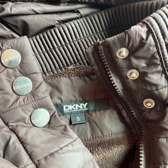 Vintage DKNY Middie Puffer - Picture 8 of 17